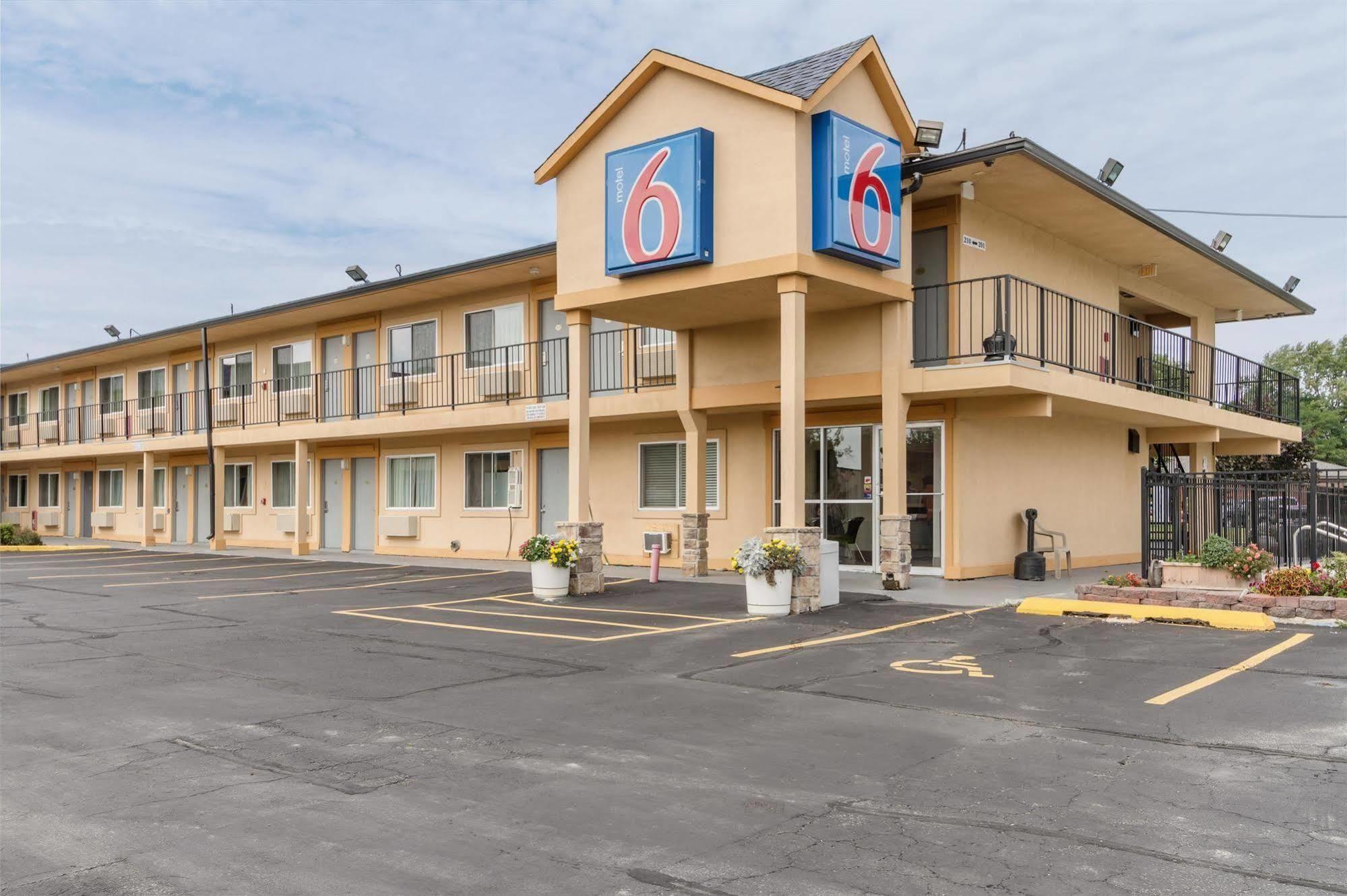 HOTEL MOTEL 6-OSHKOSH, WI OSHKOSH, WI 2* (United States) - from £ 54 |  HOTELMIX